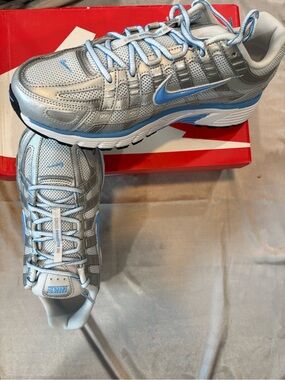 Nike Men’s Silver/Light Blue Running Shoes Mens size 11 BNWT AT-5/95